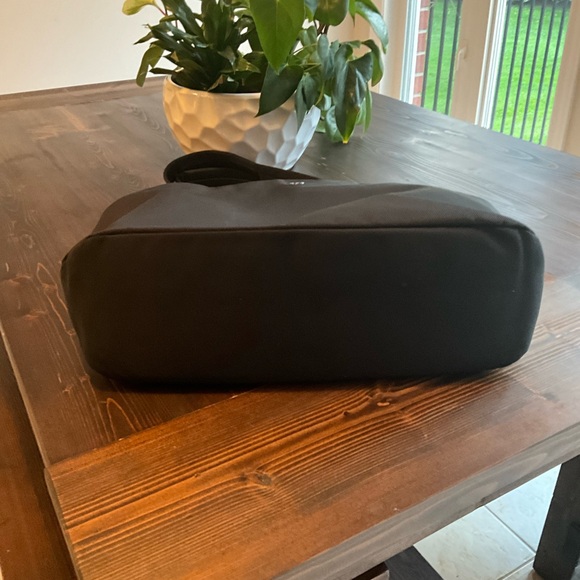 Rare Lululemon Go Getter Tote 15L!! - Picture 7 of 9